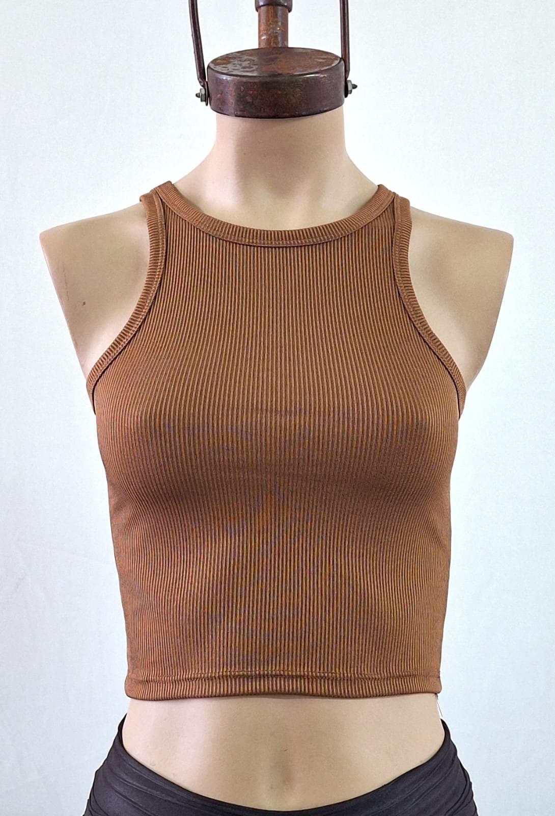 Musculosa deportiva cuello U morley liso 2026